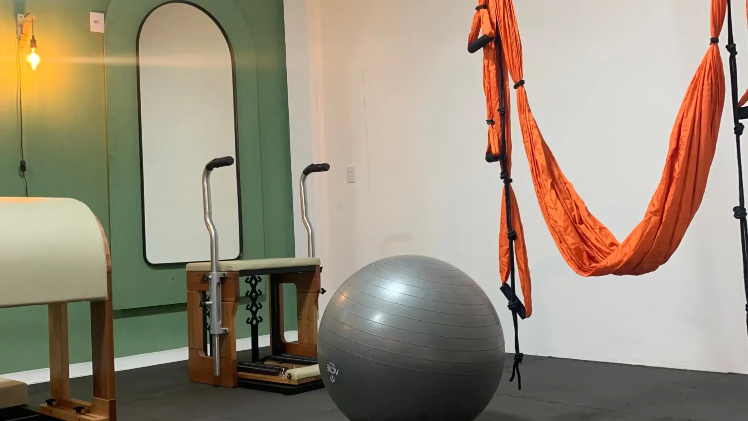 Chair, bola e aparelhos